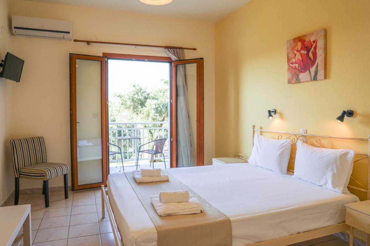 Aparthotel Takis 3*